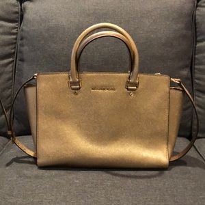 Michael Kors Large Selma Handbag in Gold